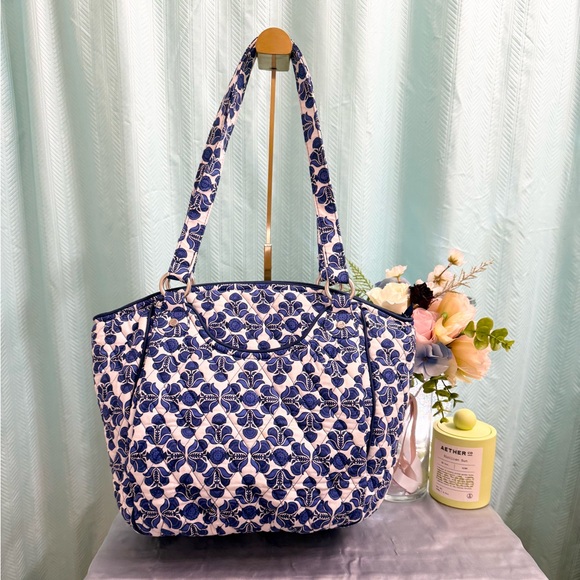 🎉 HOST PICK 🎉 STUFFED VERA BRADLEY - SELF CARE BUNDLE - Picture 5 of 11